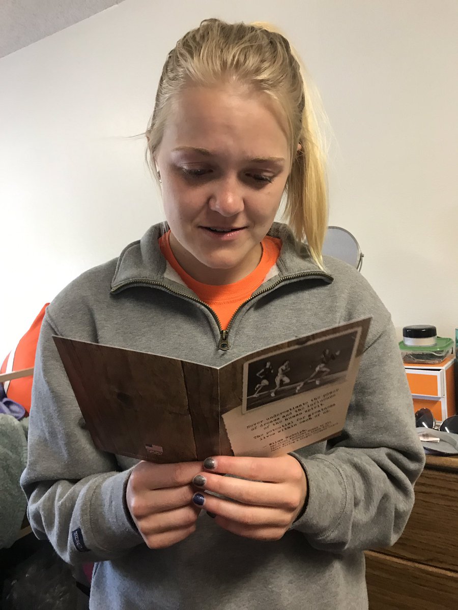 WhyEmilyCries's tweet image. Because her grandma sent her a track card