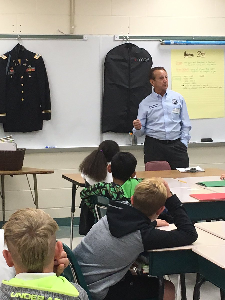 luckiepearl's tweet photo. Career day at FLE!! Our kiddos loved learning about different job opportunities!! @ForestLakeVCS @drnehrig @D_Sanford14 https://t.co/KT1b0eAYwh