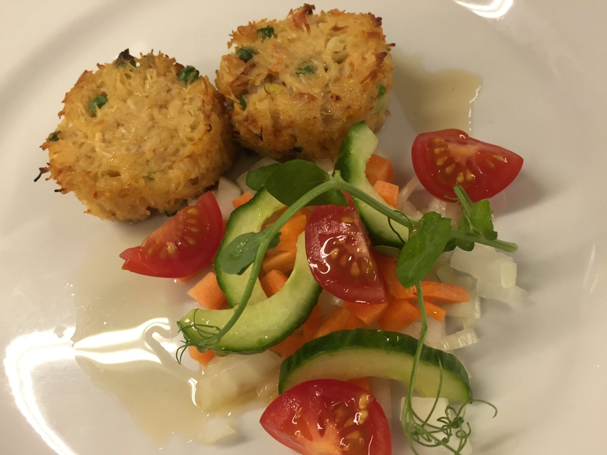 queenheadberwic's tweet photo. Some delicious dishes from our specials this evening. #berwickcrab cakes with oriental glazed salad, seabeass fillets with salsa &amp; venison https://t.co/zAyjq1AoWi