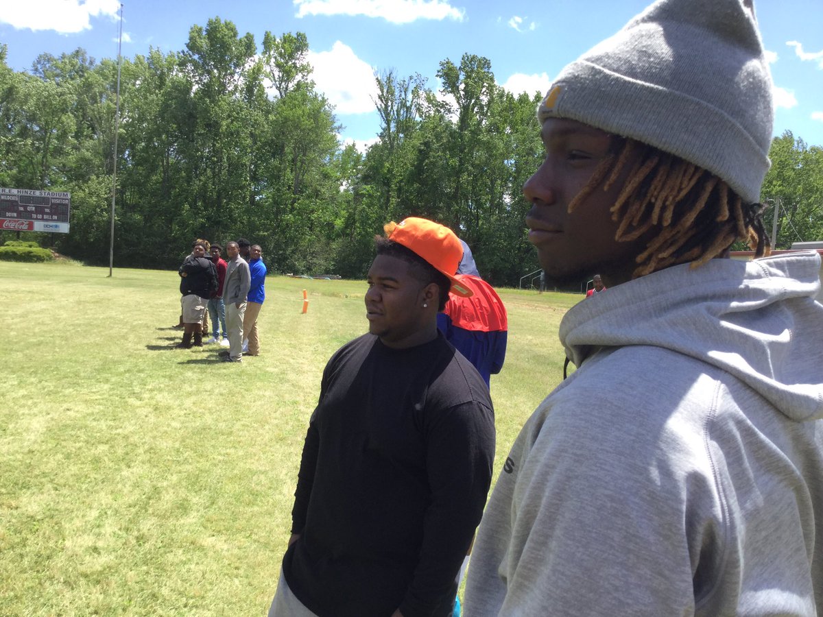 LHS_Cats's tweet photo. Members of the Louisville community enjoy a spring football scrimmage. 
Thanks for supporting the WILDCATS! https://t.co/x7VQ8LvsXQ