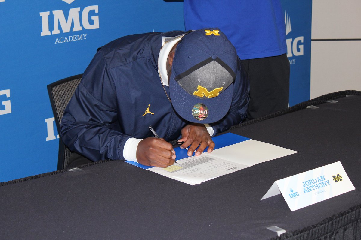 cjogara's tweet image. Jordan Anthony isn't your typical four-star LB. He has plans of trying to do something extremely rare at Michigan: dlvr.it/P4G6J3