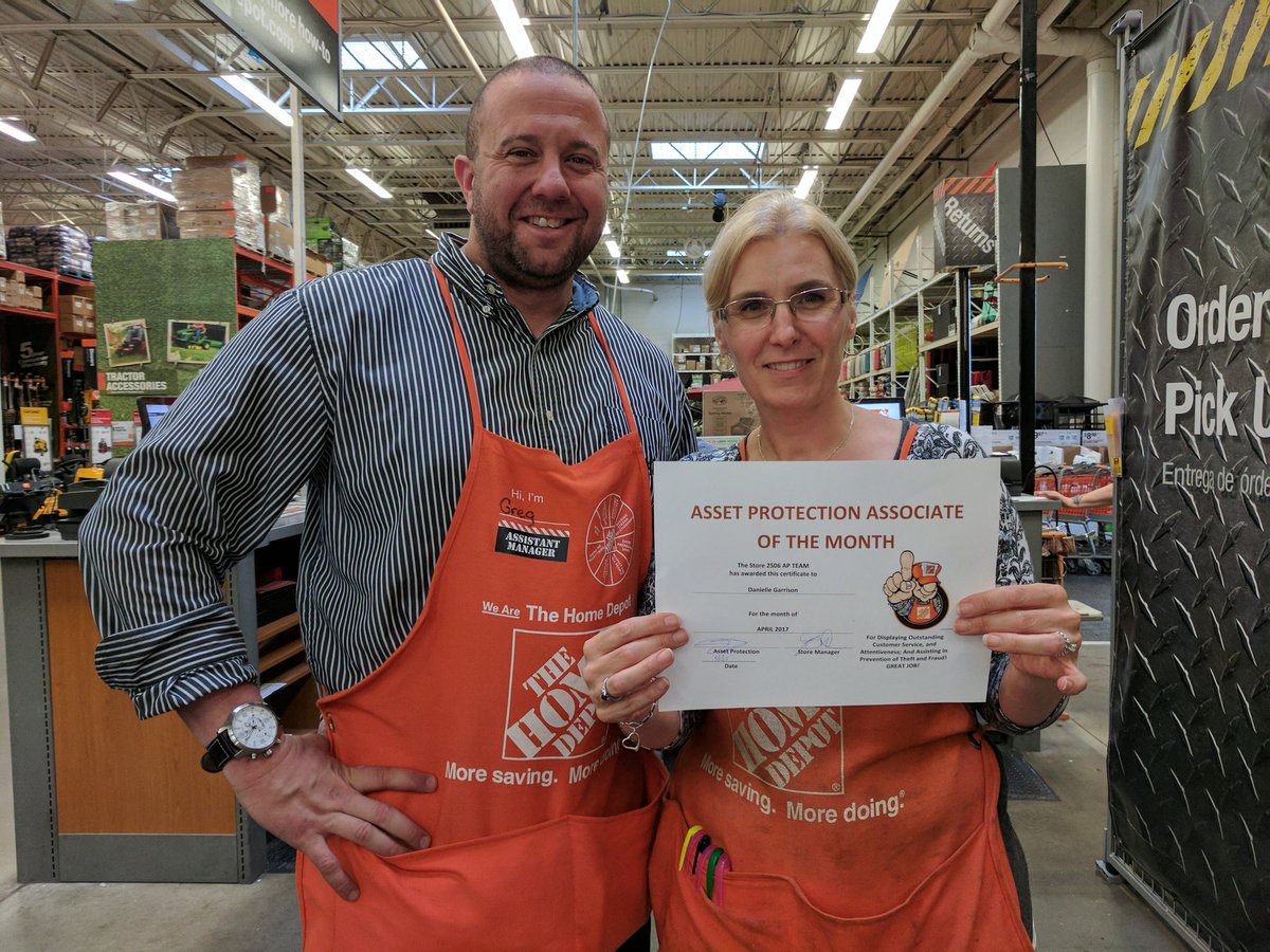 TL_MEEK's tweet photo. Check it out! Danielle D31 #Asset_Protection associate of the month. Thank you for all you do to help keep shrink down. #achievement https://t.co/B8JBlmSKpJ