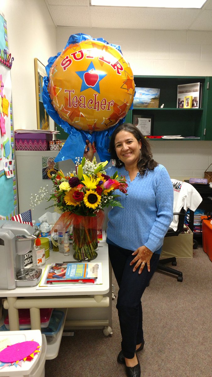 Dloveslearning's tweet image. Our own Ms. Monica Lozano won the Giant Super Teacher award!! GMS Ss love you!!! @GunstonMAC  @APSGunston @GuMS_Principal  #GunstonPRIDE