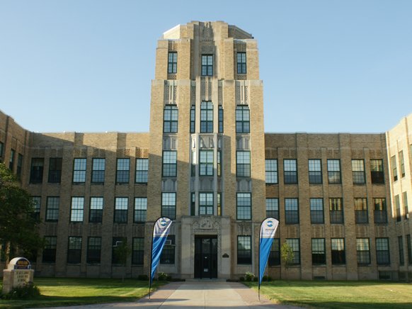MilwaukeeMPS's tweet photo. Seven MPS high schools named top in the state #MPSProud https://t.co/IOesFDST7o https://t.co/yS77z0zKfe