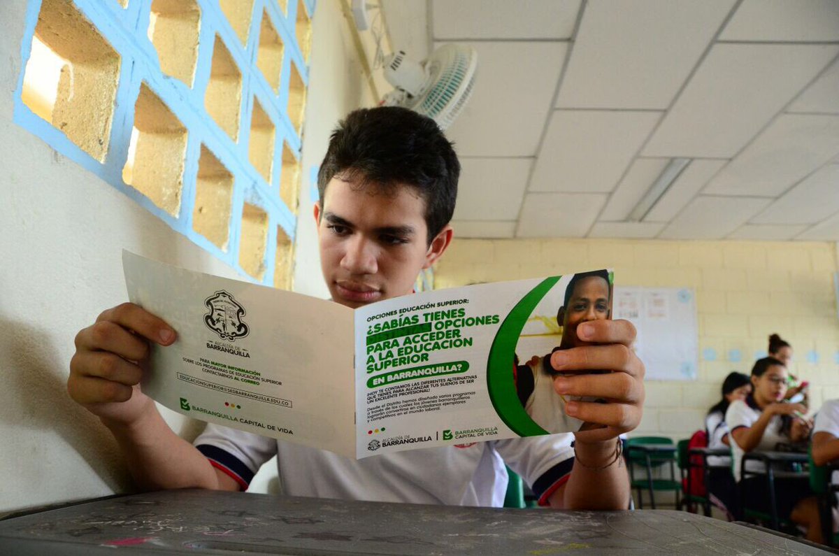 karenabudi's tweet photo. Preparación de estudiantes de 11 fortalece competencias para Pruebas Saber: Matemáticas, Lenguaje, Inglés, entre otras. #TuRutaALaExcelencia https://t.co/bhmRc9FPy5
