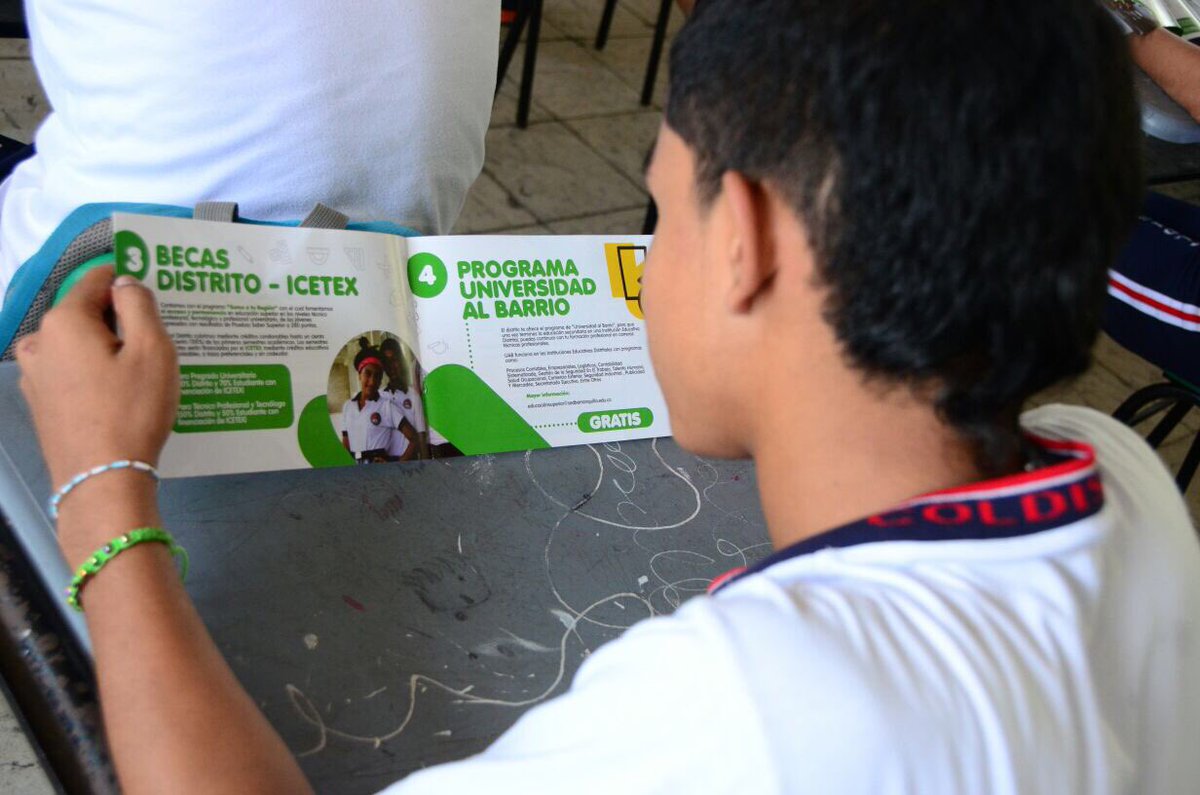 karenabudi's tweet photo. Preparación de estudiantes de 11 fortalece competencias para Pruebas Saber: Matemáticas, Lenguaje, Inglés, entre otras. #TuRutaALaExcelencia https://t.co/bhmRc9FPy5