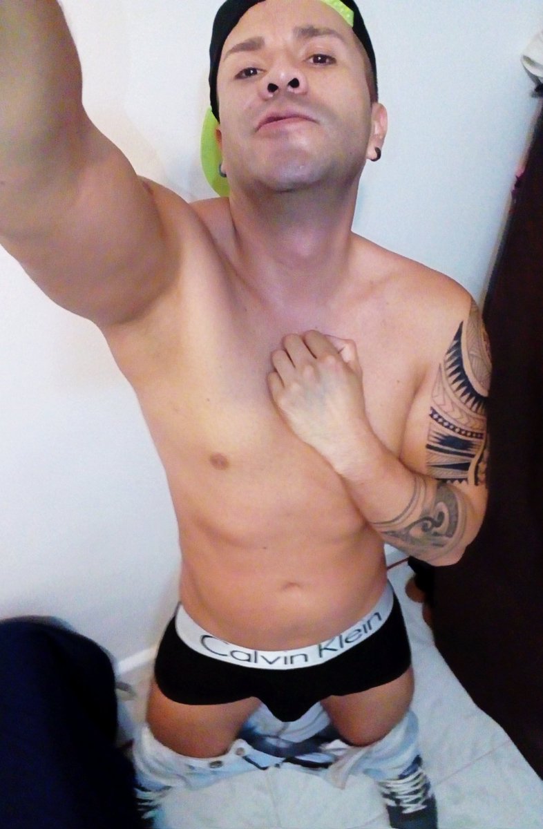 Cristo_Vampiro's tweet photo. Recorrer tú cuerpo con mis labios, hacert sudar y sentirt vivo, q subas al cielo y bajes al infierno con un susurro a tu oído, Vente pa' acá https://t.co/zUYuLkNODx
