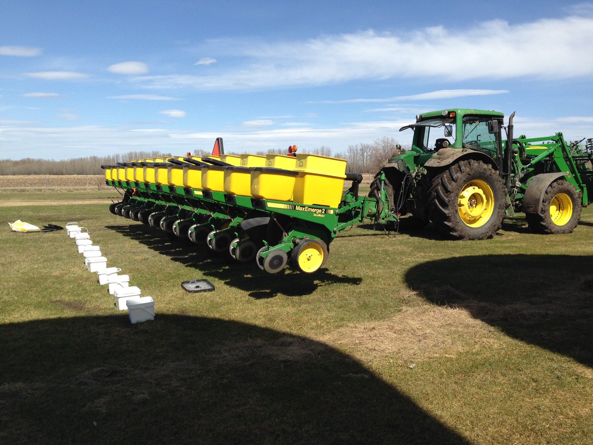 CurtisatClyde's tweet photo. Aggie brains hard at work.  #provenseed #cornplanter #plant17 @ProvenSeed @kmorey90 https://t.co/4lD7EeoELY