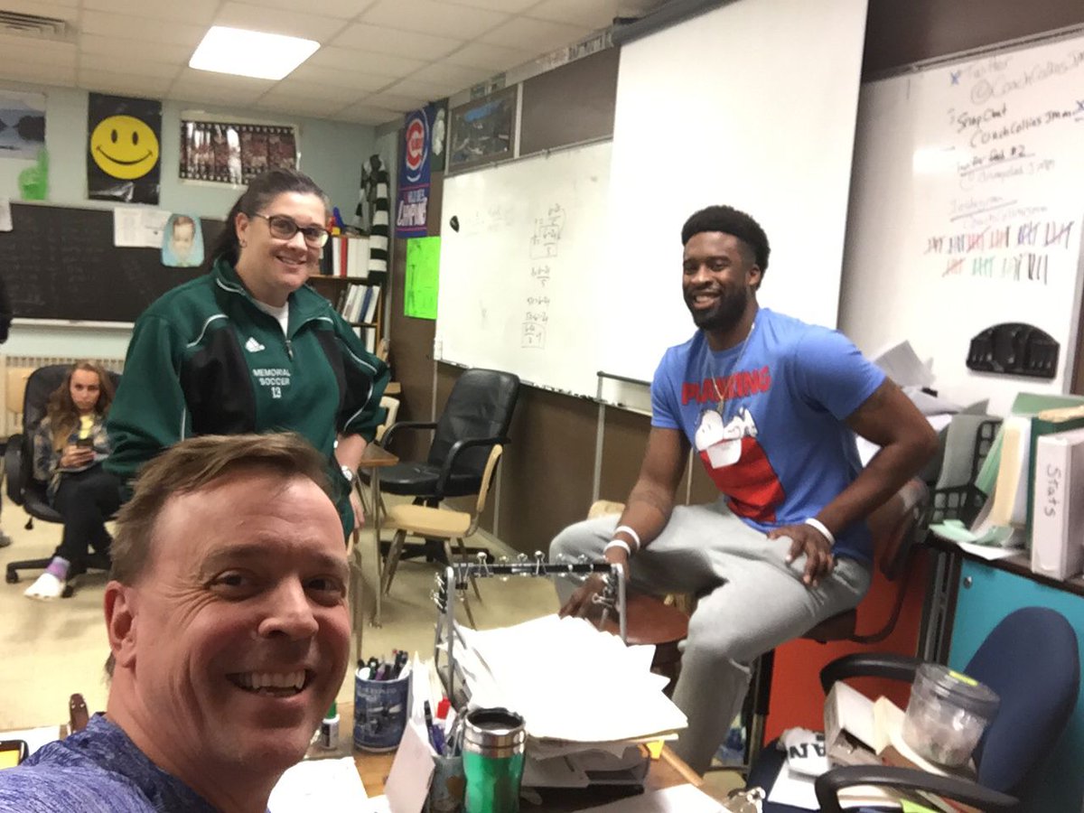 TeachHoopsBBall's tweet photo. Fun day at school #wesleymatthews #tradition #jmm https://t.co/UrapKbvbTg