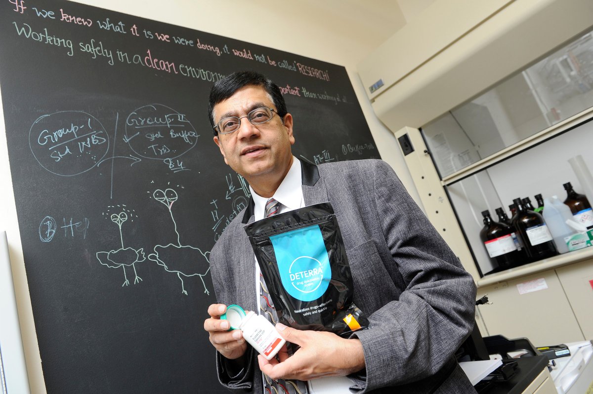 AACPharmacy's tweet photo. Drop It In the Bag: A researcher @MercerCOP develops an easy-to-use #DrugDisposal method, in #AcademicPharmacyNow. https://t.co/eo25INB9SY https://t.co/AQbB9fhc9j