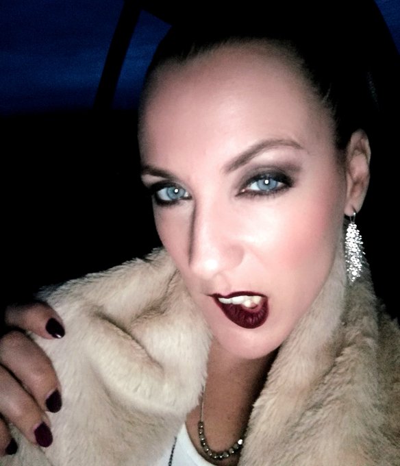 Bonne soir&eacute;e mes ch&eacute;ris ! Bon week-end ! #party #fun #weekend https://t.co/7GelmrD3Qz<a href="/tag/party"class="tags">#party</a><a href="/tag/fun"class="tags"><span>#fun</span></a><a href="/tag/weekend"class="tags"><span>#weekend</span></a>