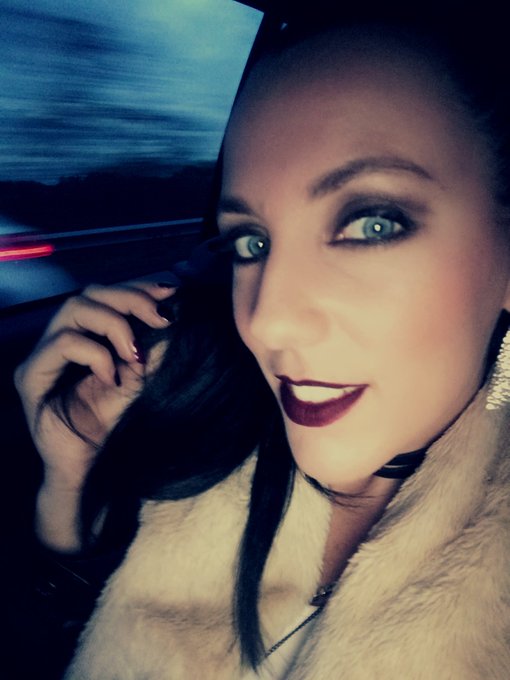 Bonne soir&eacute;e mes ch&eacute;ris ! Bon week-end ! #party #fun #weekend https://t.co/7GelmrD3Qz<a href="/tag/party"class="tags">#party</a><a href="/tag/fun"class="tags"><span>#fun</span></a><a href="/tag/weekend"class="tags"><span>#weekend</span></a>