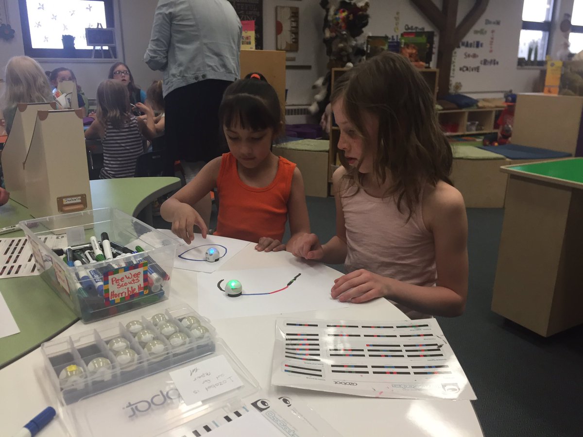 grade2MP's tweet photo. Kindergarten buddies in the Learning Commons today! What fun!#LearningIsAJourney https://t.co/88I2Xr2pmD