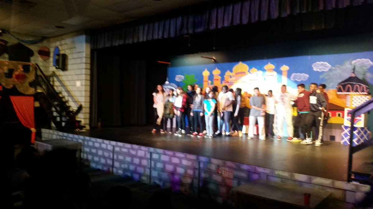 mariana_veletic's tweet photo. Tremendous finish of #EducationWeek as @GraydonHawks performed Aladdin for #peeelementary  audience. https://t.co/zKvMOdrxoR