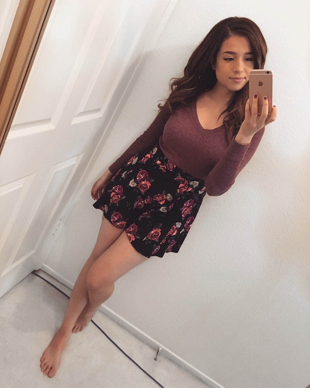 pokimane on Twitter: "I'm live :D giveaway winner for the Instax will