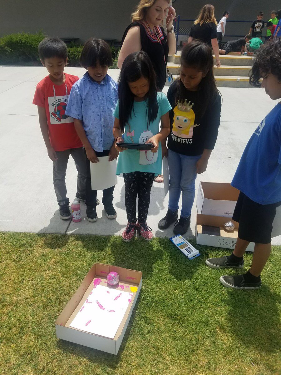 BartonBees's tweet photo. Friday fun with @sphero https://t.co/9i2wXk4sXG