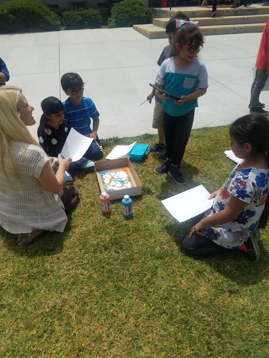 BartonBees's tweet photo. Friday fun with @sphero https://t.co/9i2wXk4sXG