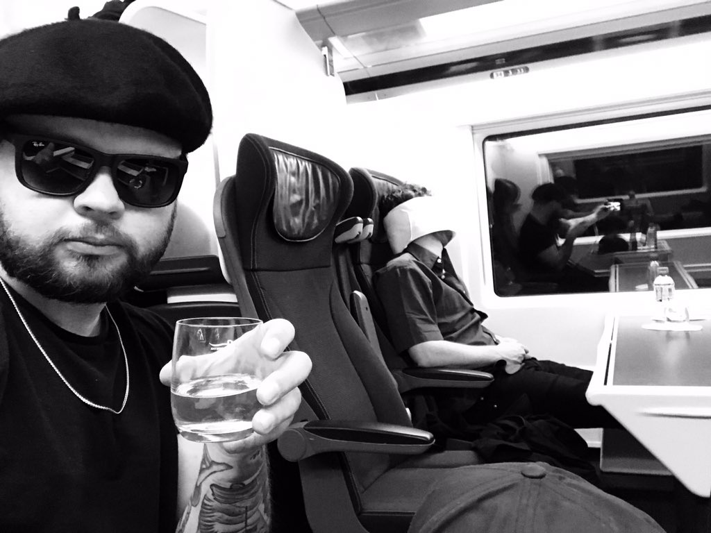 royalblooduk's tweet photo. Promo in Paris - End Scene. 🙏🏼 https://t.co/SshUOGWpDf