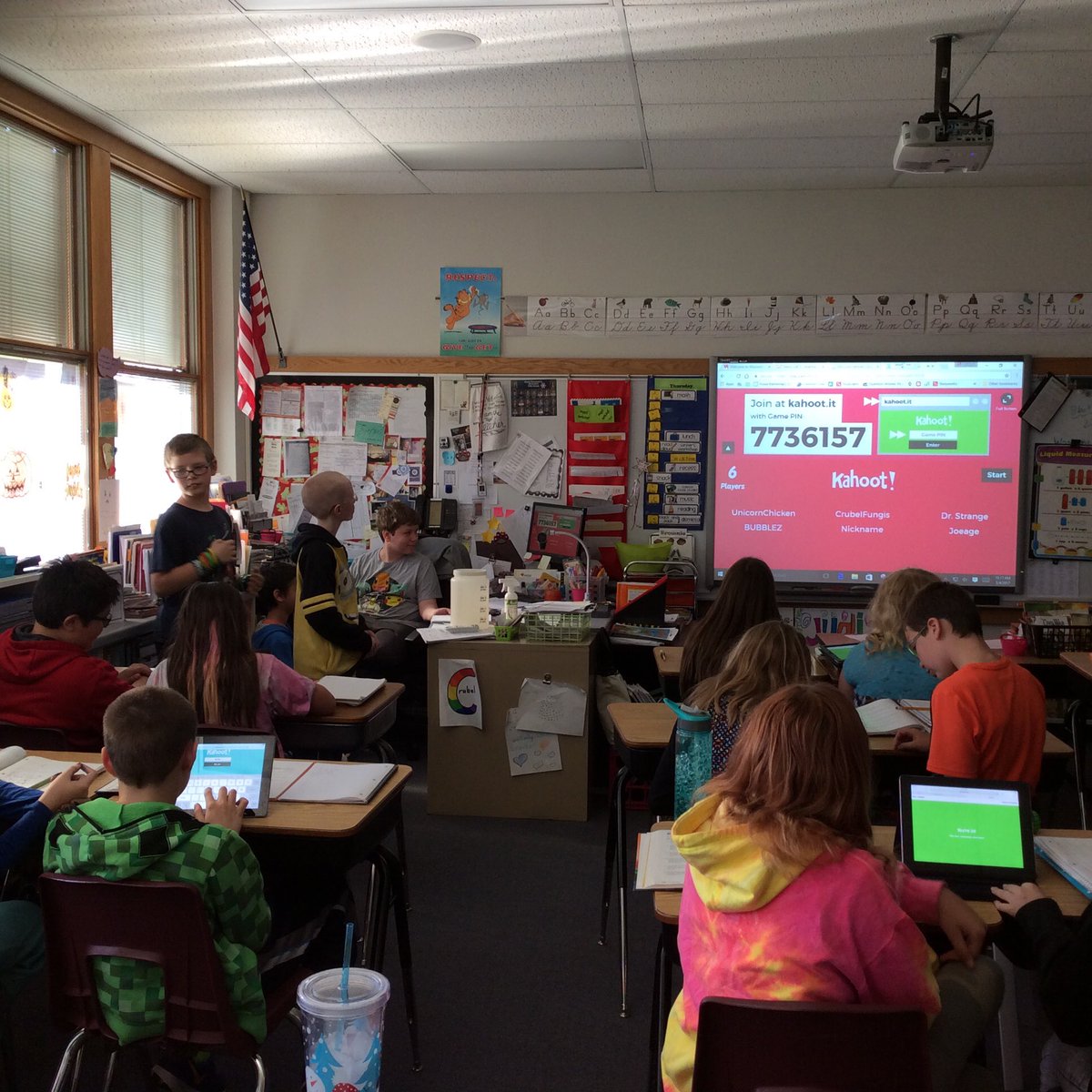 MrsCrubelsClass's tweet photo. Students as teachers. https://t.co/aOCzDgk3JN