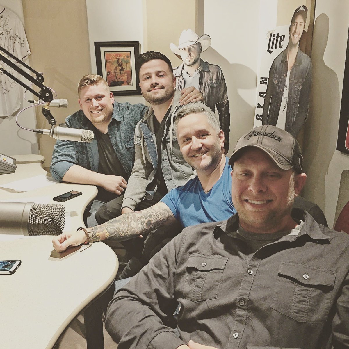 DerekAlanBand's tweet photo. We are live in the @NashCincinnati studio with @amandaorlando!! Tune in now!! 94.1 https://t.co/1cWjYuOnVH
