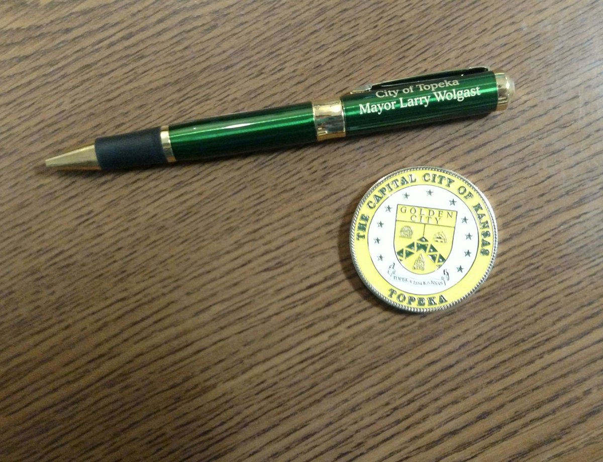 alyvandyke's tweet image. Very thoughtful going away gift from @MayorLarryW. Anything I sign with this pen becomes law, right? #PrettySure