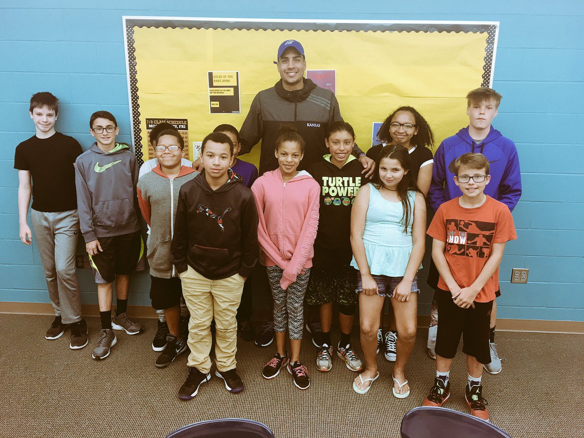 LandenLucas's tweet photo. Had a great time today having lunch and meeting with the first group of many kids that will be receiving scholarships from the foundation! https://t.co/eUCLikPqWh