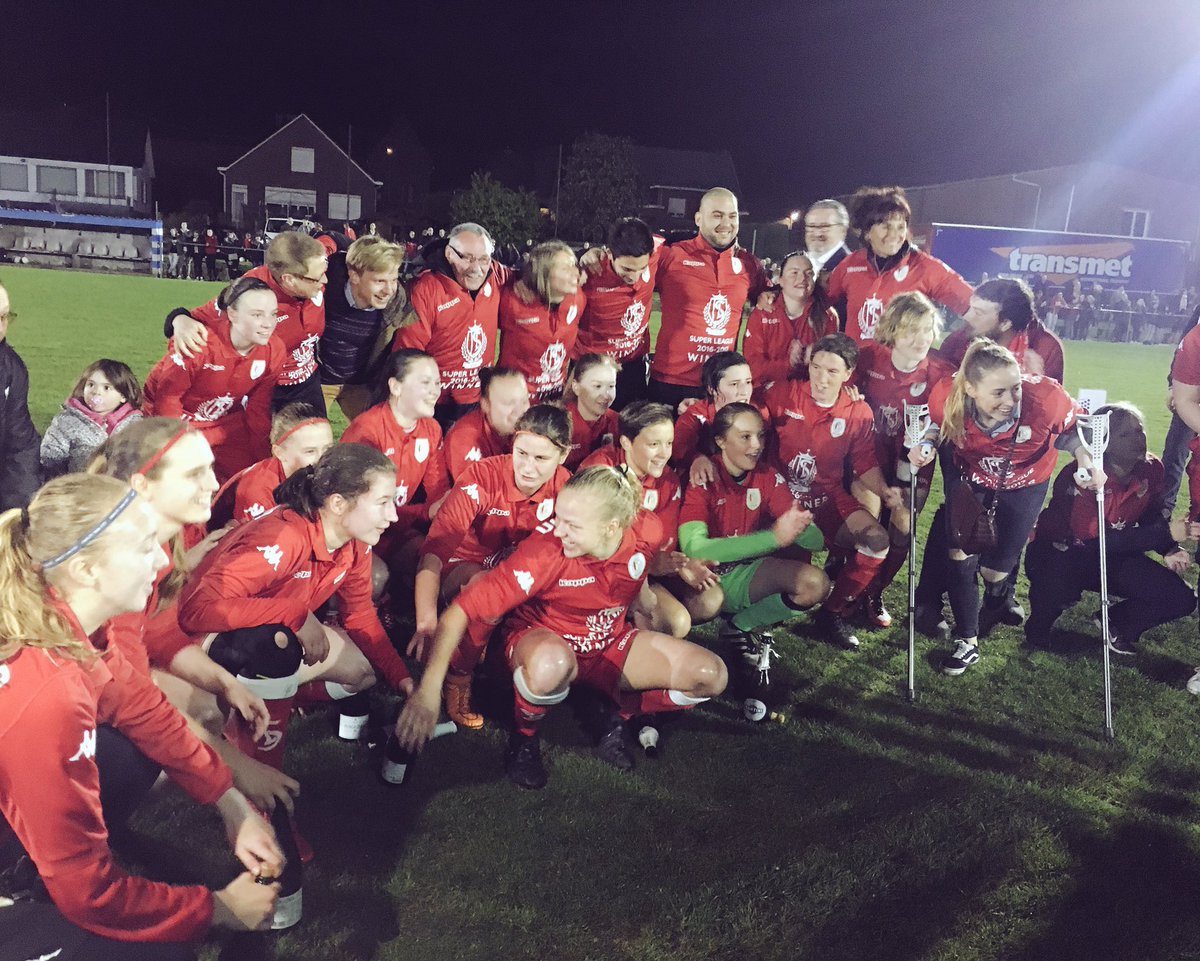 Standard_RSCL's tweet image. Champion pour la septième fois d'affilée - Kampioen voor de 7e keer op rij 🏆 👏🏼 #tiesta #StandardFemina