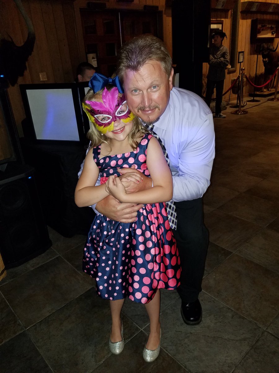 JerriBlanton2's tweet photo. Band Banquet fun... My loves! ❤️❤️❤️❤️ https://t.co/bA4YjISxs5