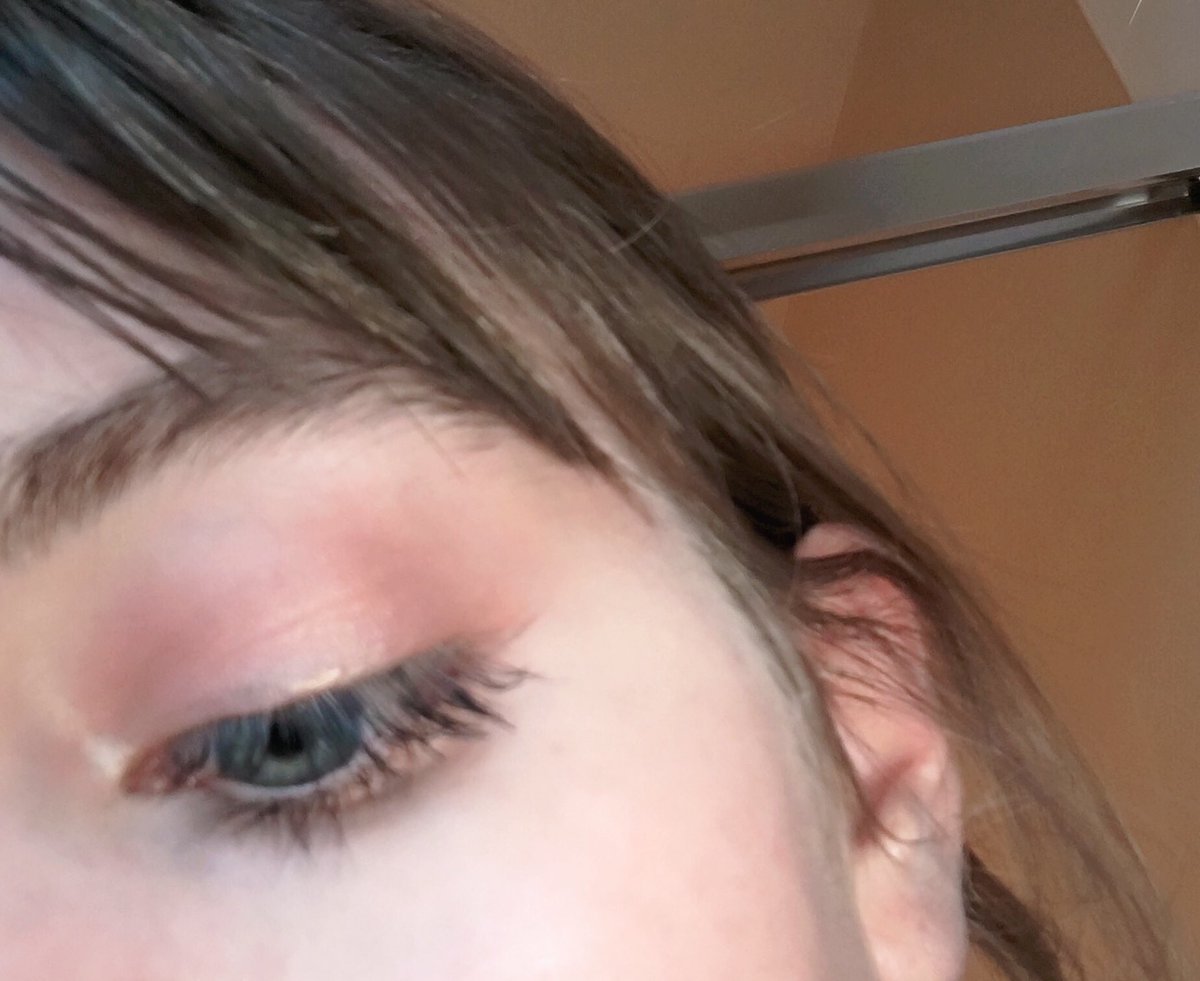 macup101's tweet photo. it's the end of the day so it's faded a bit (why didn't I take pics in the morning ???¿) but I recreated @toristerling_ 's sweet peach look! https://t.co/ZxiaCmxUMN