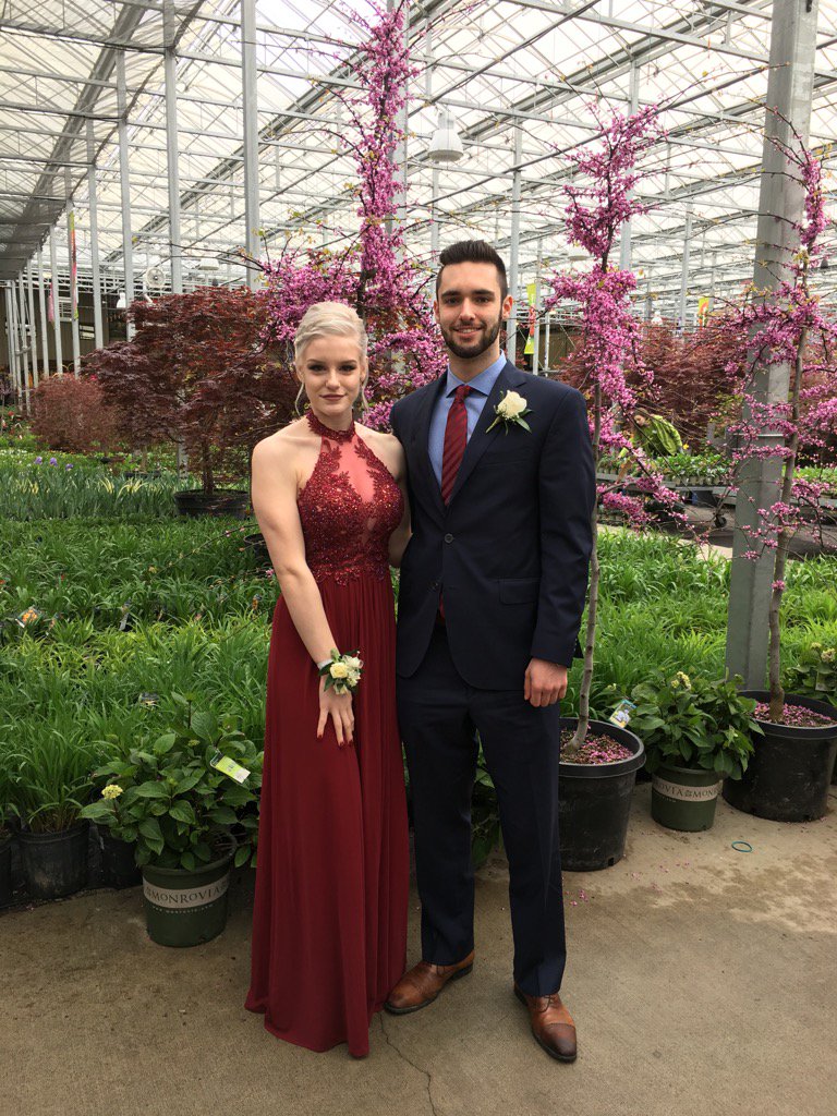 MAAAMMM_'s tweet photo. Prom 2017 🎓🎓@cooper_knowles @Madalayne_ https://t.co/YSx1TRVtbc