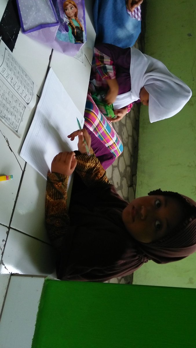 lepma_febums's tweet photo. Lepma mengajar di desa plelen https://t.co/8dvILMYGsn