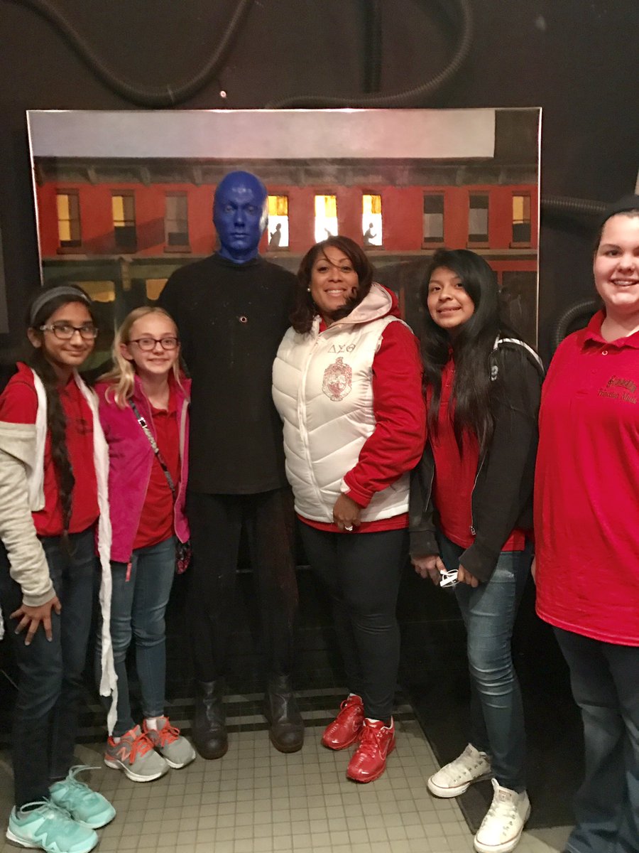 Taylorizlove's tweet photo. Talking about ENTERTAINMENT .. great exposure!! Music w/ a twist #vikingdiff #pcmsvikes @PCMSVikes https://t.co/3HjqbYYghD