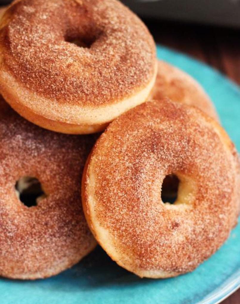 FoodSinner_'s tweet photo. Just blew the sugar off my donut… Dieting is hard! https://t.co/XGqS4ql48S
