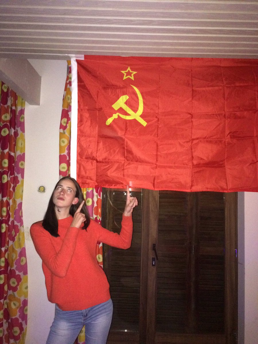 LauraAl06072815's tweet image. Leven de communisme ! Leven twitter! Leven Kras! Leven Lepen ! Leven poetin! Leven Trump!  #plenum17 #deKamer  #bestdayofmylife #cave125