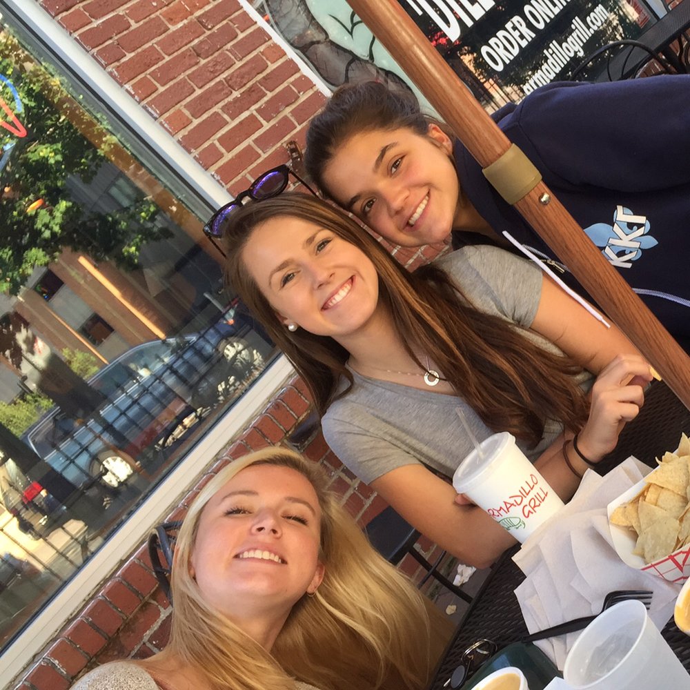 ella_webstaaa's tweet photo. Babes at dillo @Armadillo_Grill @getStealz https://t.co/Cb2jbgcS84