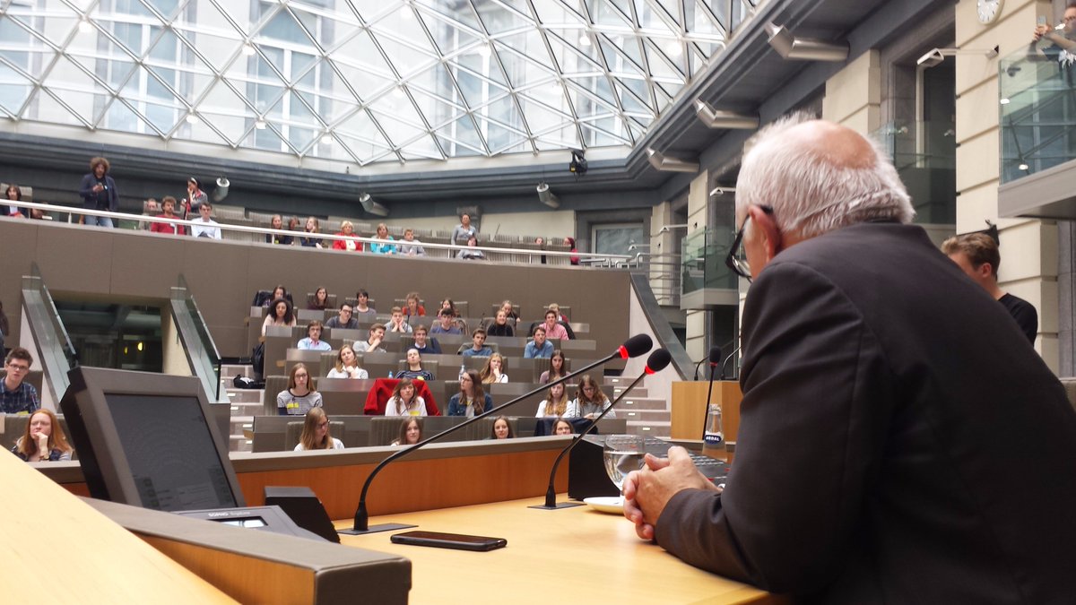 rubenjanss's tweet image. #plenum17 was weer super, een geslaagde 40e editie! Het #vlaparl zat vol KRASse jongeren die met hun mening en een open geest debatteerden!
