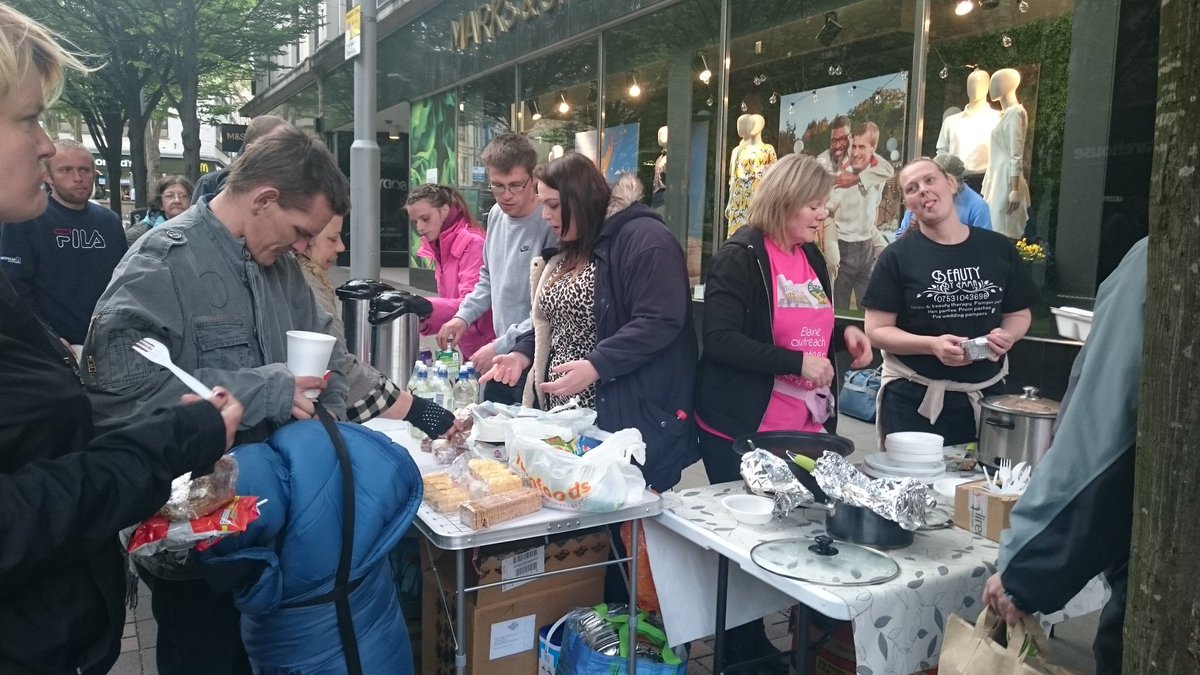 NGstreetknights's tweet photo. Plenty of hot food tonight. Had a wonderful bunch of volunteers to! Thank you for everyones support in making a difference! #1Vision #1team https://t.co/Xzc7l6cbjj