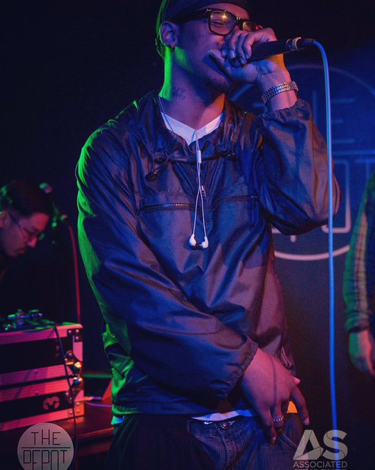 Put the mic in my hand whether freestyle or wrote down I shoot from the hip or I aim at these lame clowns #hiphop<a href="/tag/hiphop"class="tags"><span>#hiphop</span></a><a href="/tag/realhiphop"class="tags"><span>#realhiphop</span></a>