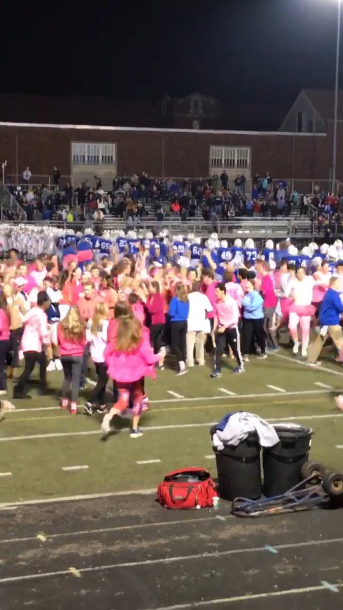 MHS_Themes's tweet image. #MemoryMonth STORMING THE FIELD AFTER THE HUGE WIN VS CASTLE #MTSSGA this was honestly so cool