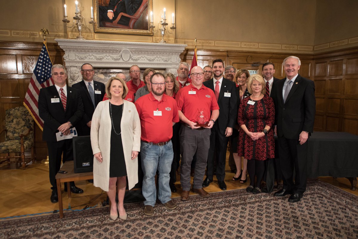 ArkansasDEQ's tweet photo. Proud to announce @ArkansasState as the first recipient of the E2 Award for their work in advancing energy leadership in higher education! https://t.co/IWLm4Ls4Qn