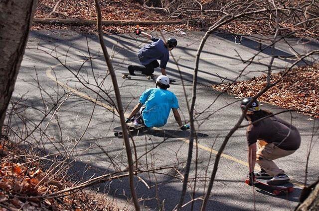 @marknicolaus through the trees #downhilllongboarding #skatespot #stylepoints PC: @aliittleleaf ift.tt/2pPn49a