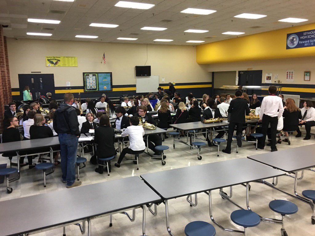 willpenner's tweet photo. The amazing Whitthorne "travel band" awaiting their performance time in East Tennessee. https://t.co/0qbBwfnZfI