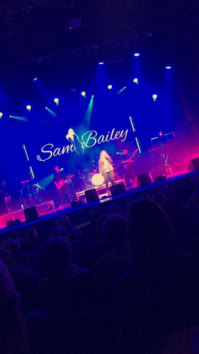 Great show tonight <a href="/SamBaileyREAL/">Sam Bailey Official</a> in #weymouth. Girls got a set of pipes on her! #belter #SingMyHeartOutTour