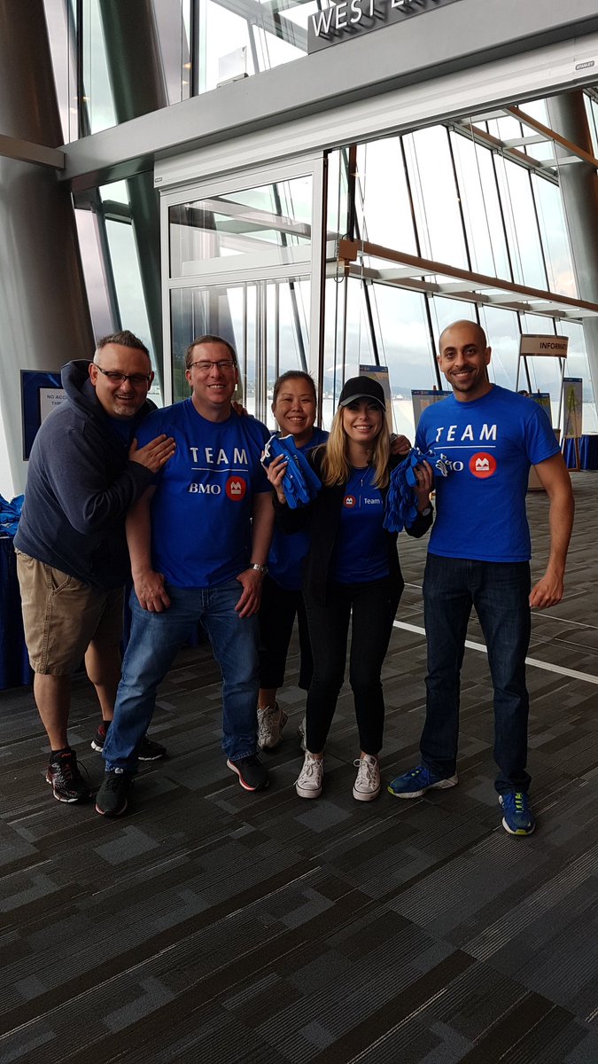 So much love for these BMO gloves. The Day before the marathon #spreadthespirit #bmovm