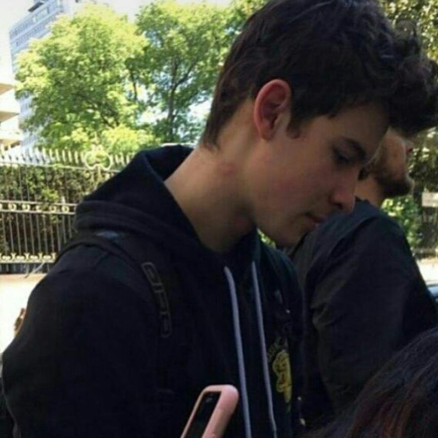 yoisynikl3's tweet photo. @ShawnMendes  👀 ??? https://t.co/25h7qhRJri