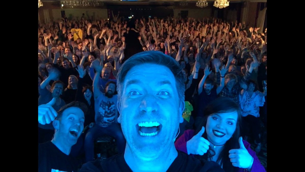 DaveTodayFM's tweet photo. Lads. Maynooth. Seriously.
The ABSOLUTE craic!
#AhSureLookitTour #BucketOfWine #HoneymoonSuite #CanadianMike #DingDingDing πππ https://t.co/uHsUHvhOjp