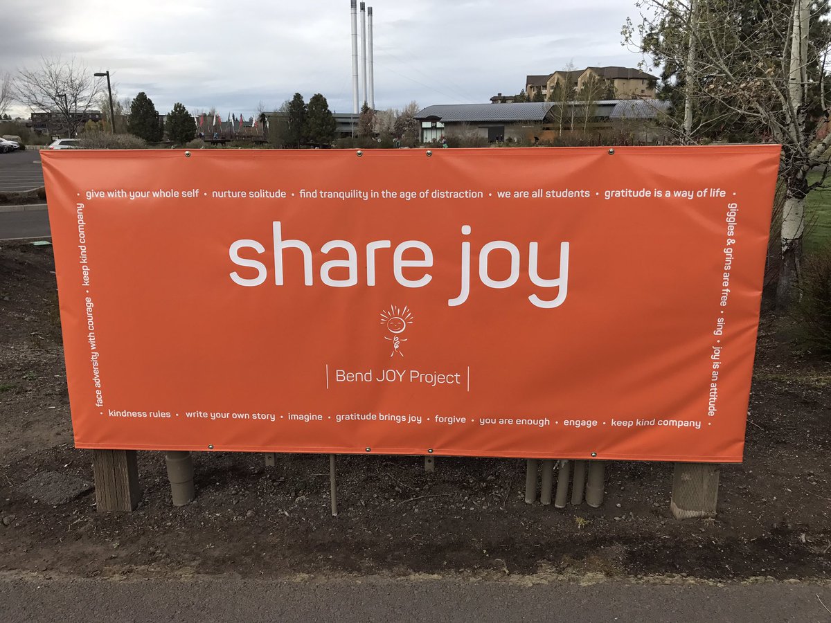 chazmoe1's tweet photo. Gratitude is a way of life! Love this sign from my travels this week! #BendJoyProject Happy Friday and Cinco De Mayo! https://t.co/Q6U15y0tkK