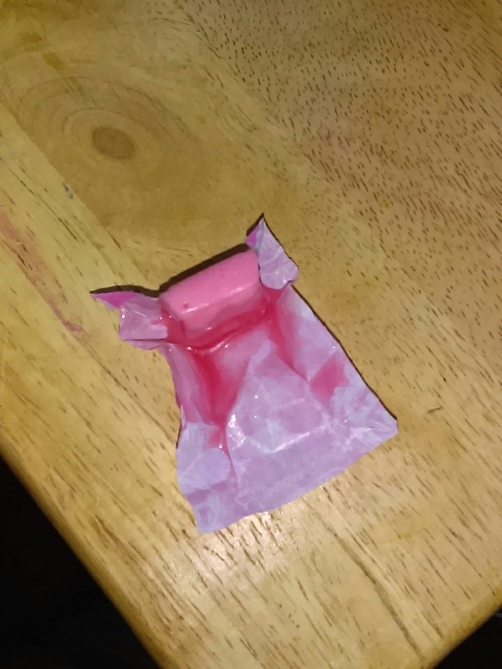 chula_giggles's tweet photo. @Starburst I opened my bag of all pink and I get this. https://t.co/xC6Od4HS8S