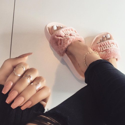 KnuckleHDesignz's tweet photo. Fenty x Puma Slides

Order @ https://t.co/zNzc3ObmtL 

For 15% off price Use Code: BUY by #KdotDdot_ via @c0nvey https://t.co/9JLxVKXbRm
