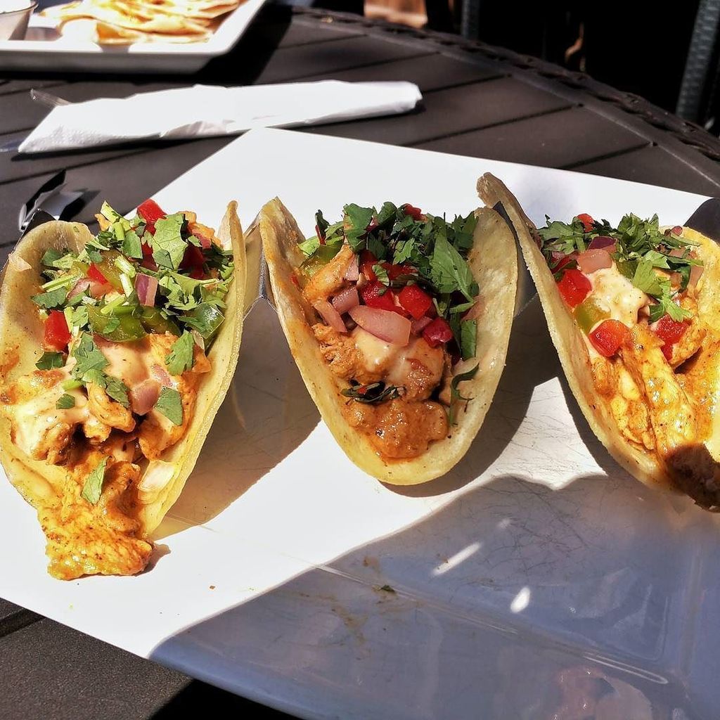 ChickenBall's tweet photo. #Tacos!! Dottie ordered these and they looked yummy!
#Food #Lunch #Mexican #Restaurant #Photography #CellShots Vie… https://t.co/HUXdyyMD2F https://t.co/HttVmFfQNY